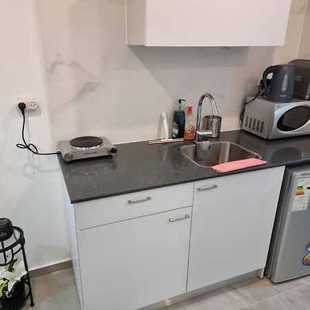 דירת זוּגַג מפנקת עם מרפסת משגעת ונוף למפרץ. Appartement Eilat Buitenkant foto